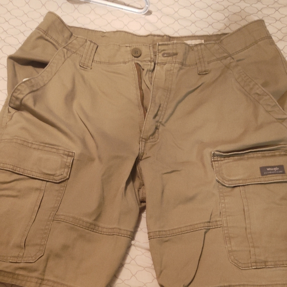 Wrangler Tan Cargo Shorts Durable Cotton Casual Wear